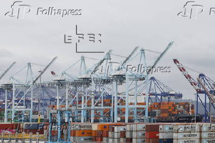 US President Trump's 10 percent tariff cuts about a third of traffic at the Los Angeles Port