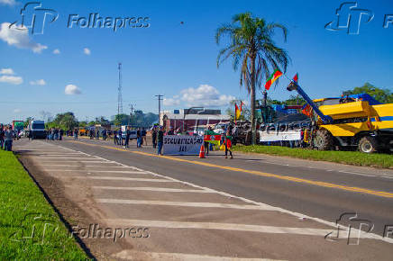 Agricultores bloqueiam ERS-287 em Venâncio Aires