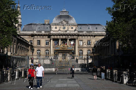 'Grandpa robbers' face trial in Paris over Kim Kardashian jewellery heist