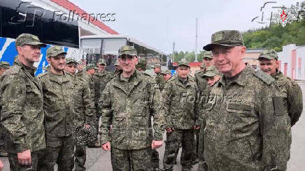 Russian soldiers meet Deputy Defence Minister Fomin in Belarus after release from Ukraine on the third day of POW exchange