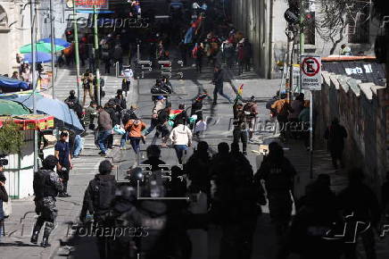 Seguidores de Evo Morales chocan con la Policía en su tercer día de protestas en Bolivia