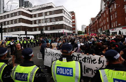 Anti-fascist protest outside hotel housing asylum seekers in London