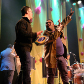 MALUKOS BELEZA ENCANTA COM SHOW INCLUSIVO NO TEATRO DA AMRIGS