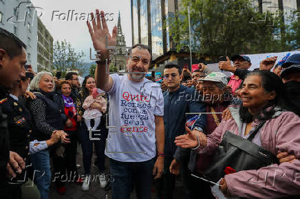 Simpatizantes muestran apoyo al alcalde de Quito, Pabel Muñoz