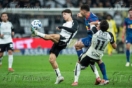 Partida entre corinthians e red bull bragantino pelo campeonato brasileiro