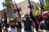 Fighters from Bedouin tribes deploy in the Druze-majority town of Mazra'a