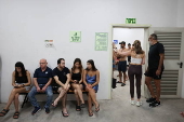 Beachgoers evacuate to shelters amid missile threat in Tel Aviv