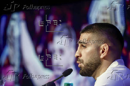 El campeón del mundo del peso ligero de artes marciales mixtas, el español Ilia Topuria, comparece este viernes en una rueda de prensa, en Madrid