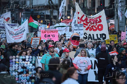 Trabajadores argentinos de la salud paran y marchan en reclamo de mejoras salariales