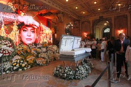 Velorio da preta gil no teatro municipal