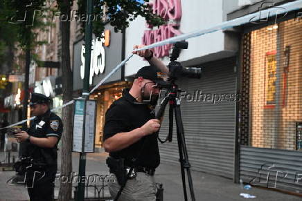 1 homem morto e outros 2 feridos em tiroteio e corte na Avenida Westchester e na Avenida Southern, dentro dos limites do distrito 41, no bairro de Longwood, no Bronx, cidade de Nova York