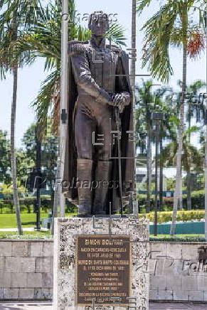 Simon Bolivar bronze statue