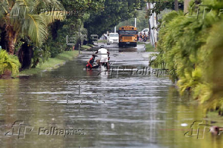 Fuertes lluvias afectan calles en La Habana
