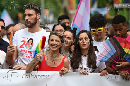 Miles de manifestantes se preparan para iniciar la gran marcha del Orgullo en Madrid