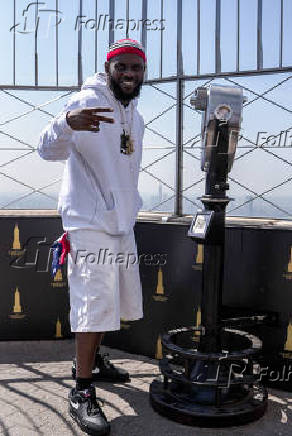 Odumodublvck visitou o empire state building para celebrar o novo single ?pity this boy? ft. Victony.