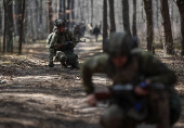 Young recruits of the Ukrainian Armed Forces attends an exercise in Kyiv region