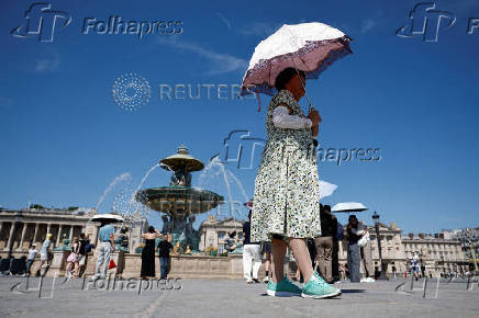 Hot summer temperatures hit Paris