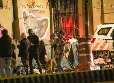 Moradores do Complexo 9 de Julho (SP).