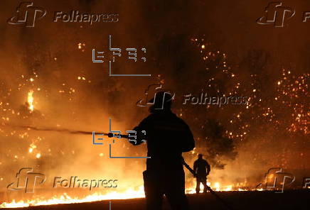 Un incendio forestal en la región de Oropos obliga a evacuar a los residentes