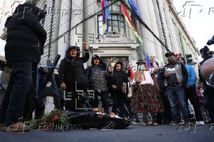 Morales insiste en forzar su candidatura con bloqueos de caminos en el centro de Bolivia