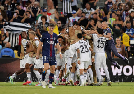 FIFA Club World Cup - Group B - Paris St Germain v Botafogo