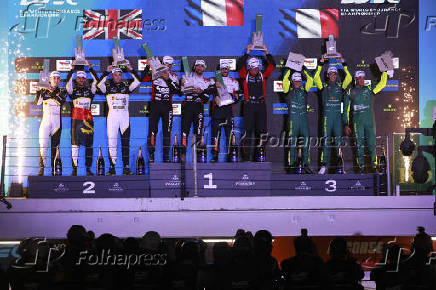 Bandeirada e pódio da categoria lmgt3 durante o fia wec no rolex 6 horas de são paulo