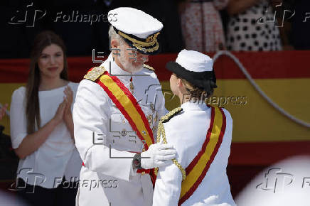 Los reyes y la infanta Sofía asisten a la entrega de reales despachos a los nuevos oficiales en la Academia Naval de Marín