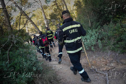 Miembros de la UME rastrean la sierra de Collserola