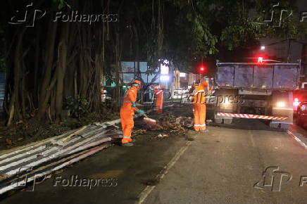 Prefeitura remove tapumes da Sena Madureira