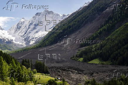 Swiss village almost buried after collapse of glacier