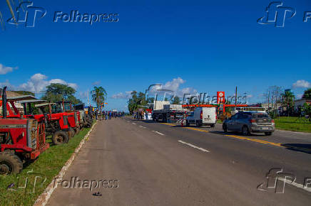 Agricultores bloqueiam ERS-287 em Venâncio Aires