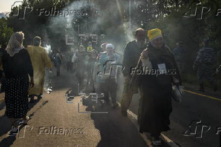 Orthodox Christians take part in annual Velikoretsky Cross procession