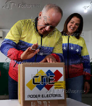 Ministro Diosdado Cabello vota en las elecciones municipales de Venezuela