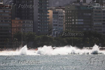 Ressaca do mar no Rio de Janeiro.