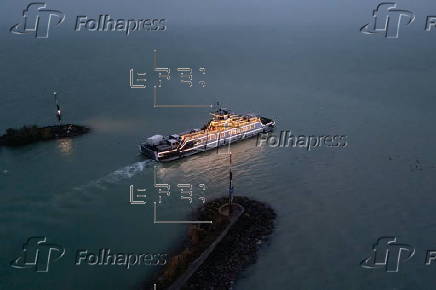 Illuminated ferry starts operating in Hungary
