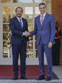 El presidente del Gobierno, Pedro Sánchez, recibe al presidente de Chipre, Nikos Christodoulides.