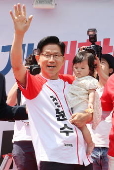 Conservative party's presidential candidate campaigns in Anseong