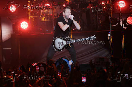 O vocalista Chad Kroeger, do Nickelback, durante show