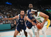 Partida de basquete olímpico masculino entre Brasil x Estados Unidos