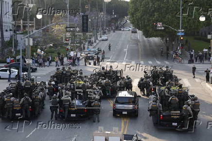 California National Guard stationed outside federal building in Los Angeles