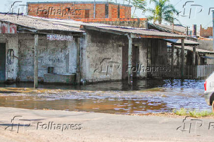 As chuvas aumentaram o nível do rio Jacuí, que ultrapassou a cota de inundação nas ilhas de Porto Alegre  - RS