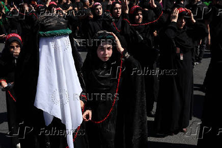 Shi'ite Muslims gather to mark Ashura in Istanbul