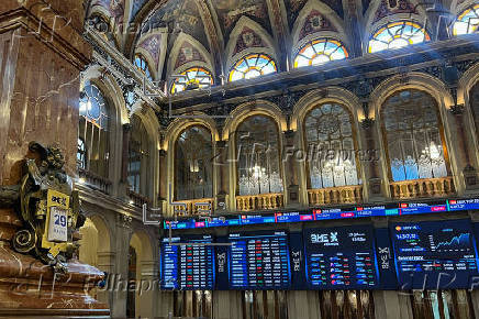 El IBEX 35 sube el 0,9 % y vuelve a niveles de 2008, impulsado por Unicaja y la banca