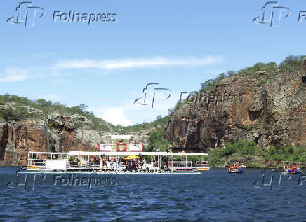 Passeio de catamarã no Cânion do Xingó (SE)
