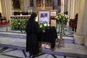 People pray for Pope Francis in Jerusalem