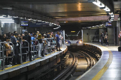 Movimentação dentro da Estação Sé do metrô