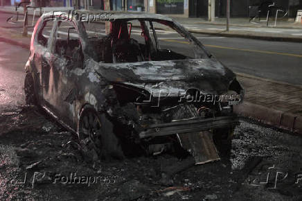 Pos Athletiba - carro incendiado