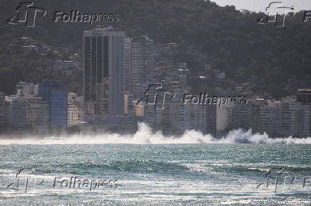 Ressaca do mar no Rio de Janeiro.