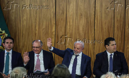 Lula assina MP com R$ 30 bi para setores atingidos pelo tarifaço