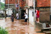Chuva causa transbordamentos, alagamentos em SP
